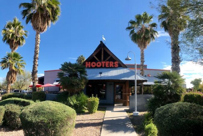 Best Sports Bars in Mesa - Hooters @ Mesa (Alma Fiesta Mall)