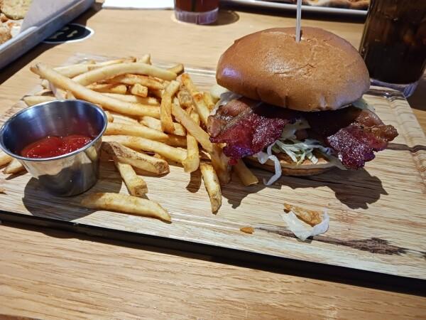 Best Sports Bars in Las Vegas - Twin Peaks Restaurant @ Henderson
