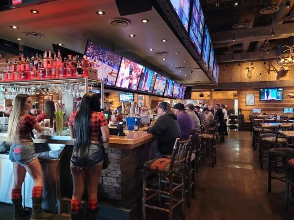 Best Sports Bars in Las Vegas - Twin Peaks Restaurant @ Henderson