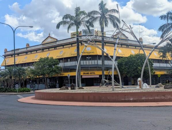 Best Sports Bars in Bundaberg Central - The Metro Hotel