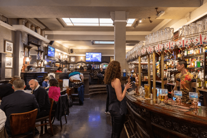 Best Sports Bars in London - Freemasons Arms