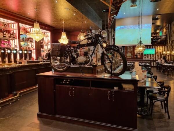 Best Sports Bars in Besançon - Au Bureau Besançon Châteaufarine