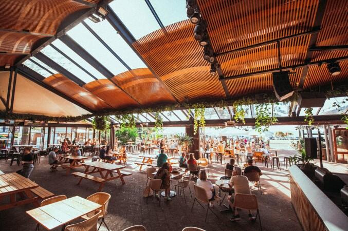 Best Sports Bars in Byron Bay - Beach Hotel Byron Bay