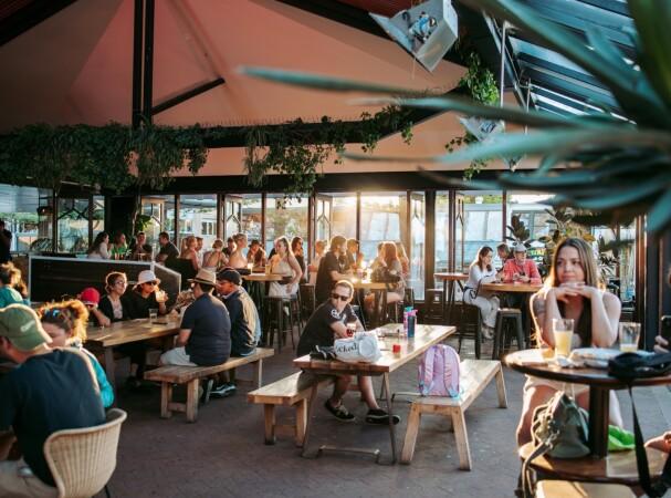 Best Sports Bars in Byron Bay - Beach Hotel Byron Bay