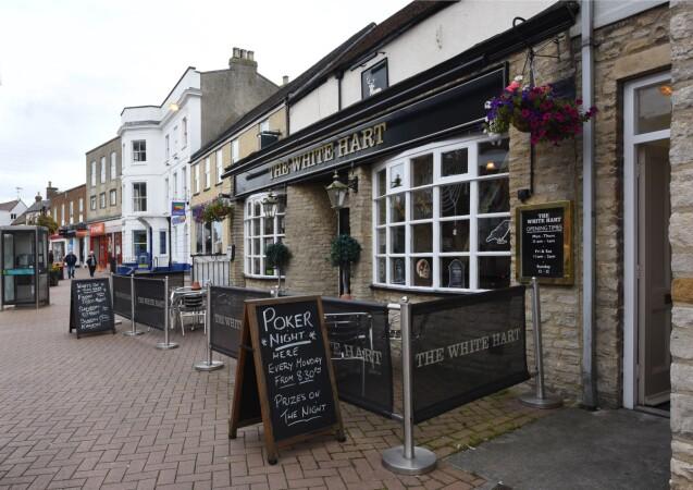 Best Sports Bars in Bicester - The White Hart