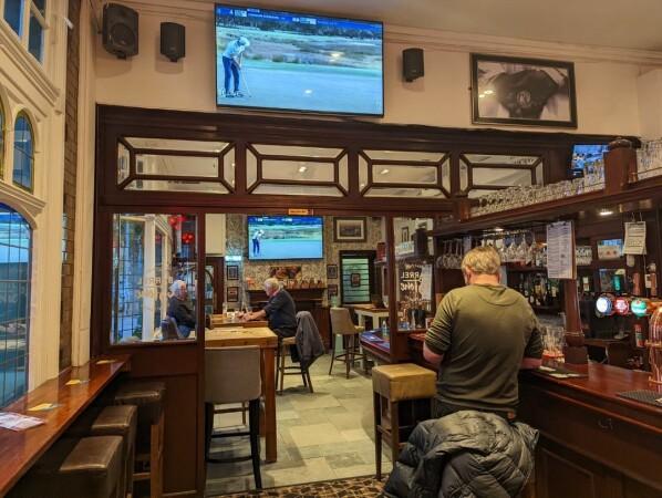 Best Sports Bars in Surbiton - Black Lion