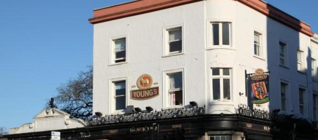 Best Sports Bars in Surbiton - Black Lion