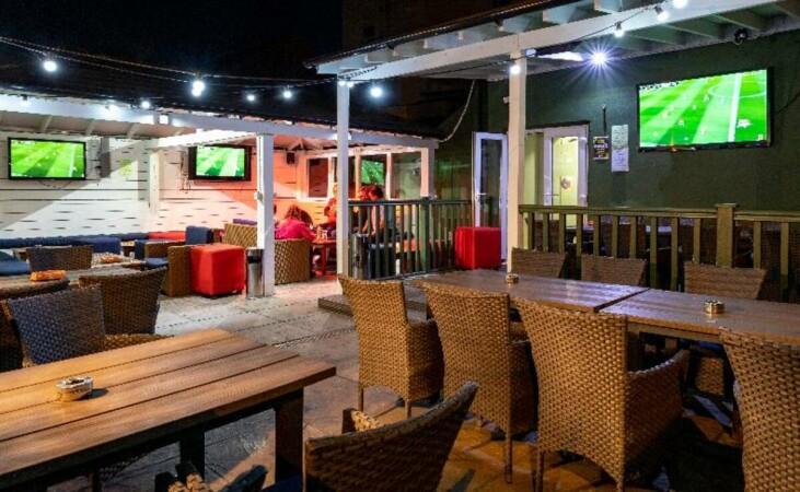 Best Sports Bars in Surbiton - Black Lion