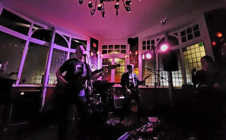 Best Sports Bars in Surbiton - Black Lion