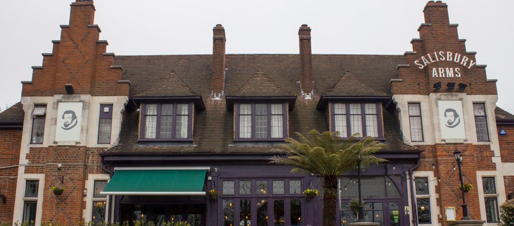 Best Sports Bars in LONDON - Salisbury Arms