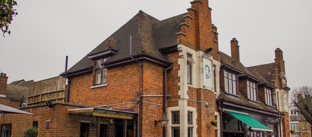 Best Sports Bars in LONDON - Salisbury Arms