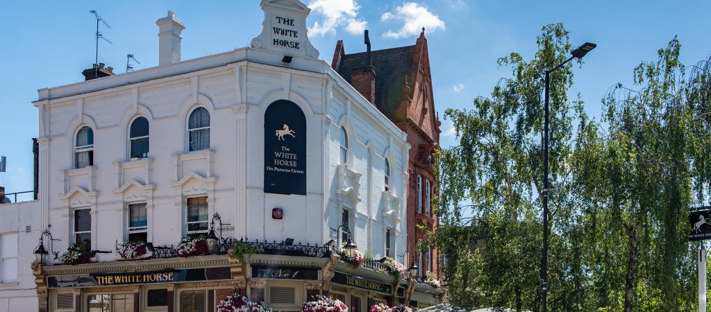Best Sports Bars in LONDON - White Horse PG