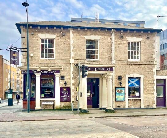 Best Sports Bars in Swindon - Queens Tap