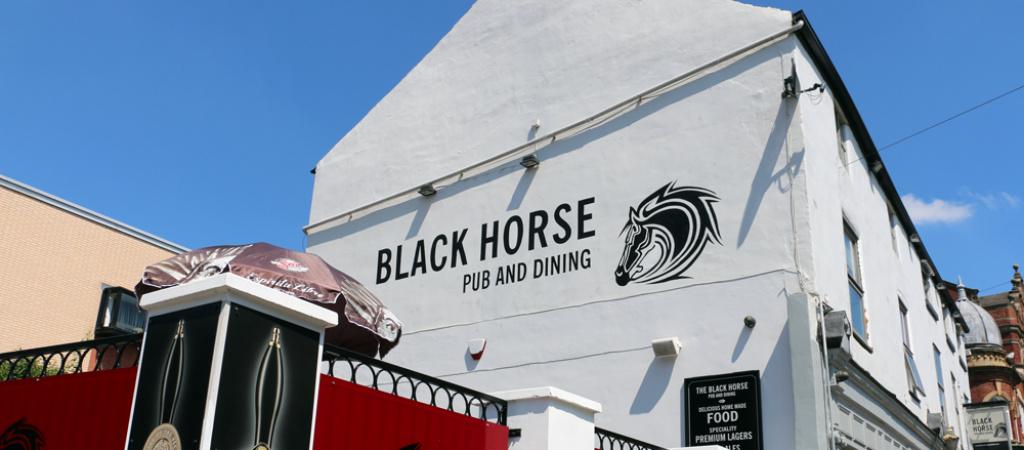 Best Sports Bars in Wakefield - Black Horse