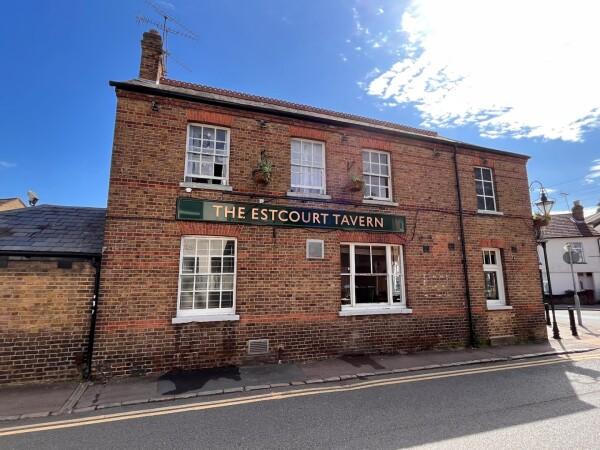 Best Sports Bars in Watford - Estcourt Tavern (Watford)