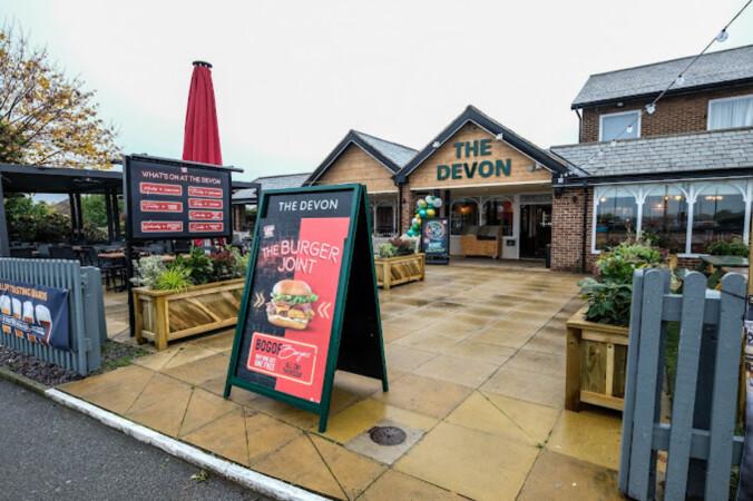 Best Sports Bars in Leeds - Devon (Leeds)