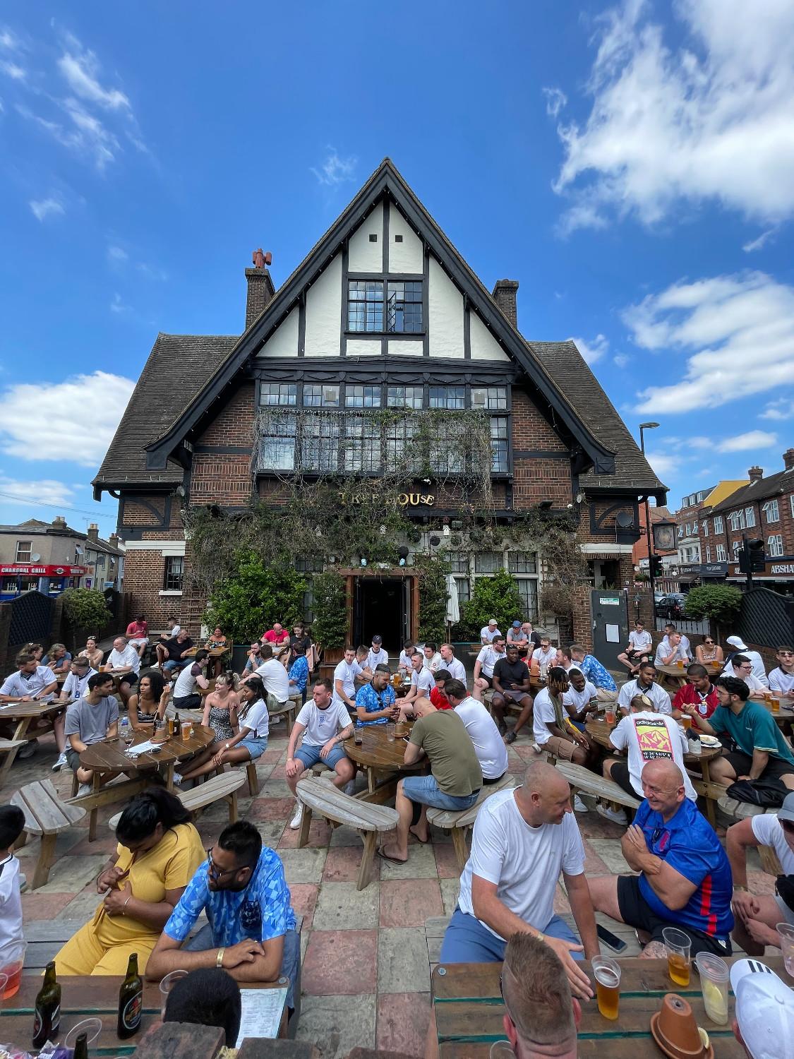 Best Sports Bars in Croydon - Tree House