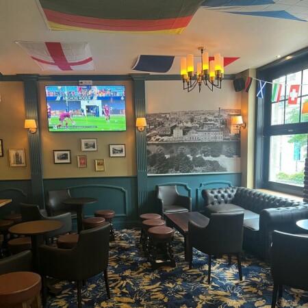 Best Sports Bars in Strasbourg - Queen Elizabeth