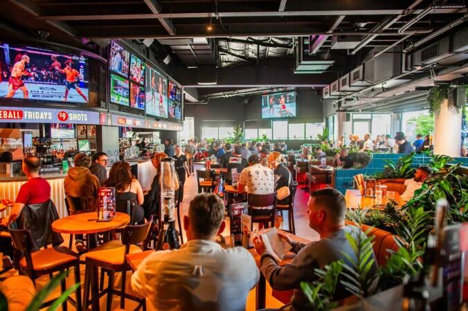 Best Sports Bars in Surfers Paradise - The Sporting Globe Surfers Paradise