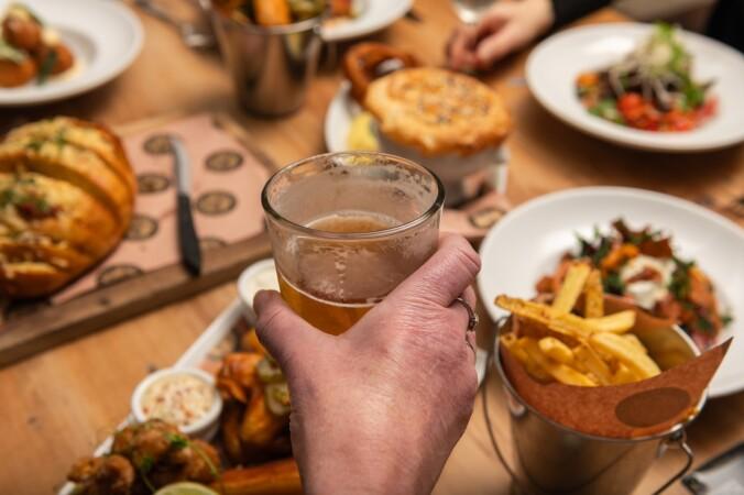 Best Sports Bars in Redwood - Coasters Tavern
