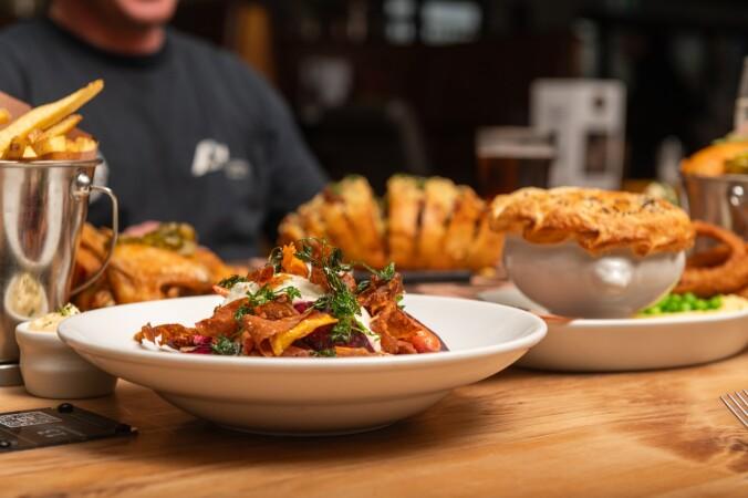 Best Sports Bars in Redwood - Coasters Tavern