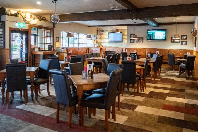 Best Sports Bars in Redwood - Coasters Tavern