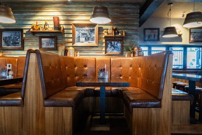 Best Sports Bars in Redwood - Coasters Tavern