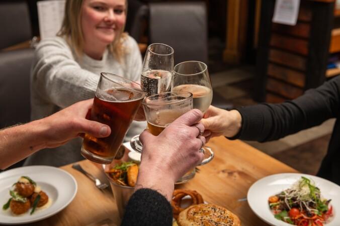 Best Sports Bars in Redwood - Coasters Tavern