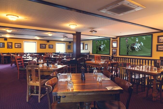 Best Sports Bars in Queenstown - Walter's Tavern