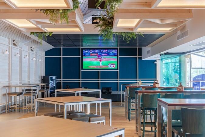 Best Sports Bars in Sandgate - The Full Moon Hotel