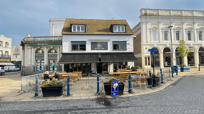Best Sports Bars in Kent - The Elephant and Hind