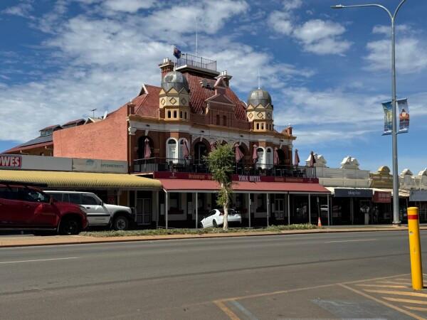 Best Sports Bars in Kalgoorlie - Hannans Hotel