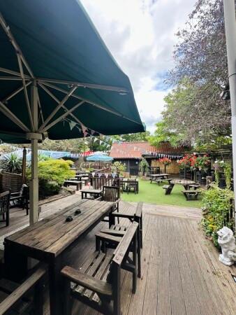 Best Sports Bars in Bromley - Old White Lion
