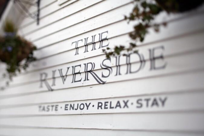 Best Sports Bars in Chelmsford - The Riverside Inn