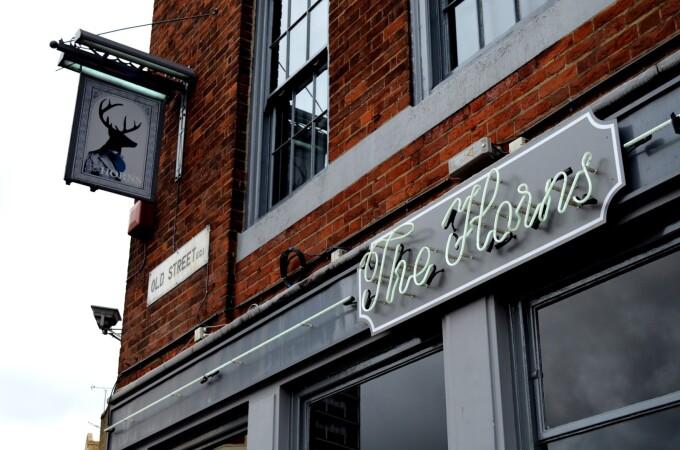 Best Sports Bars in London - The Horns