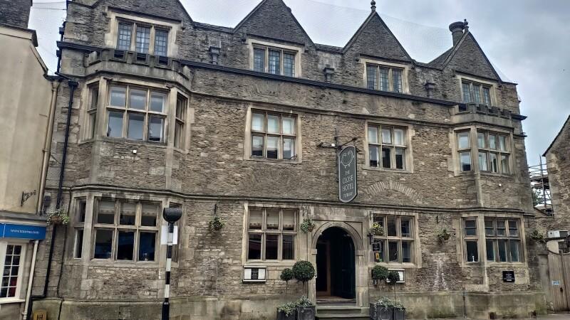 Best Sports Bars in Cotswold - Tetbury United Services Club