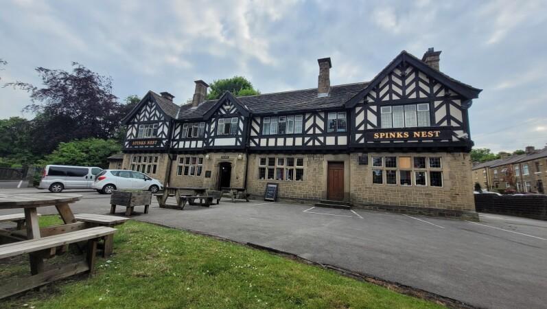 Best Sports Bars in Kirklees - Spinks Nest