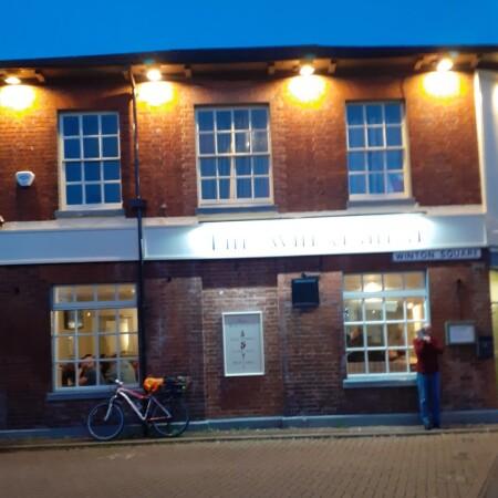 Best Sports Bars in Berkshire - Wheatsheaf