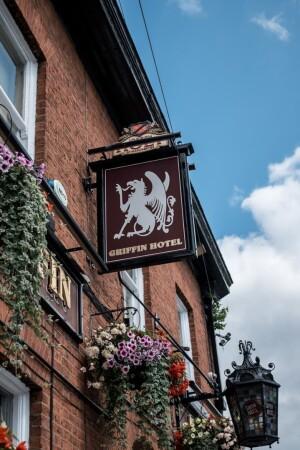 Best Sports Bars in Stockport - Griffin Hotel