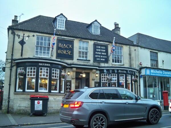 Best Sports Bars in Swindon - The Black Horse