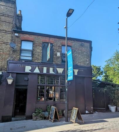 Best Sports Bars in Greenwich - The Railway Tavern