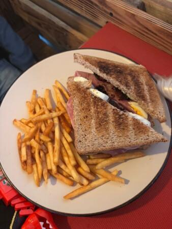 Best Sports Bars in Nice - Delphine’s
