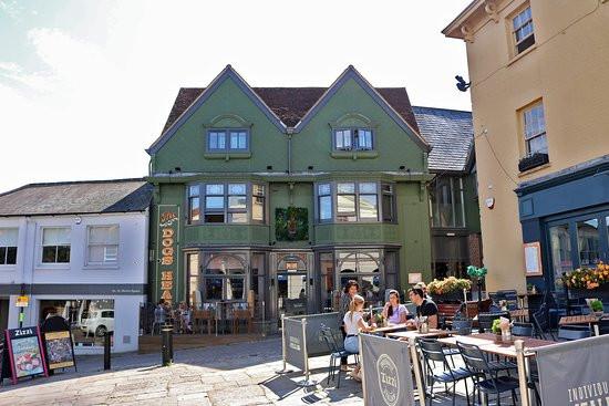 Best Sports Bars in Bishops Stortford - The Dogs Head