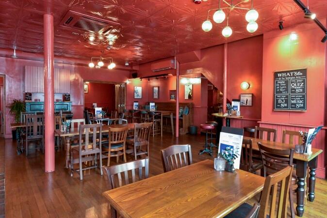Best Sports Bars in London - Teddington Arms