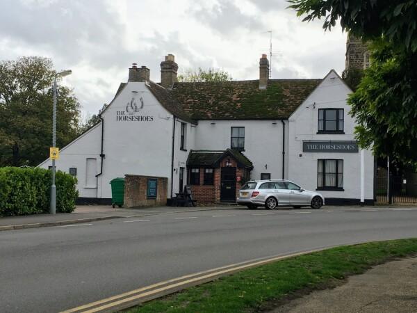 Best Sports Bars in Bedford - Horseshoes