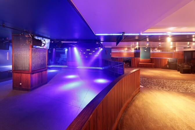 Best Sports Bars in Paris - O'Sullivans by the Mill