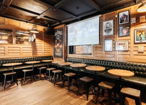 Best Sports Bars in Paris - The French Flair