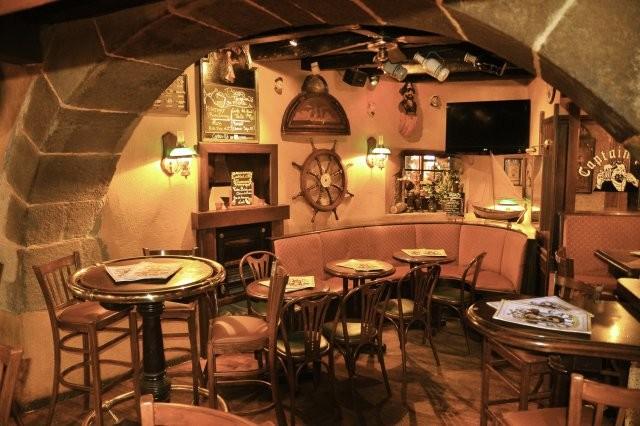 Best Sports Bars in Annecy - Captain Pub