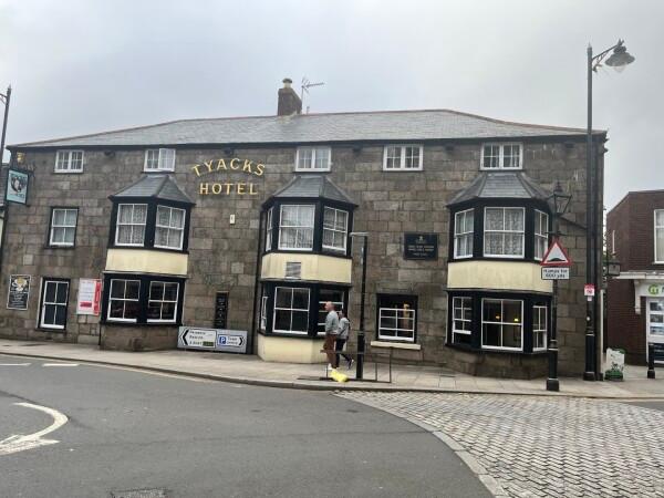 Best Sports Bars in Camborne - Tyacks Hotel
