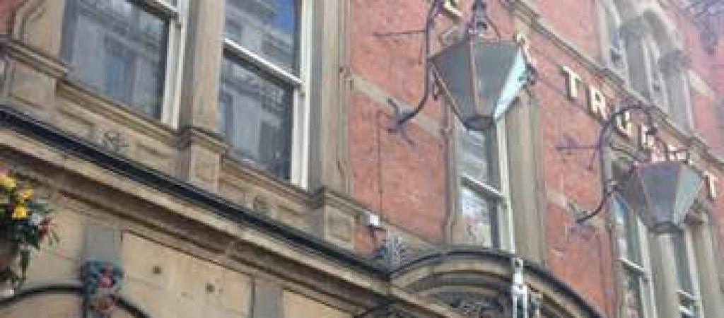 Best Sports Bars in Leeds - Horse & Trumpet Hotel Leeds